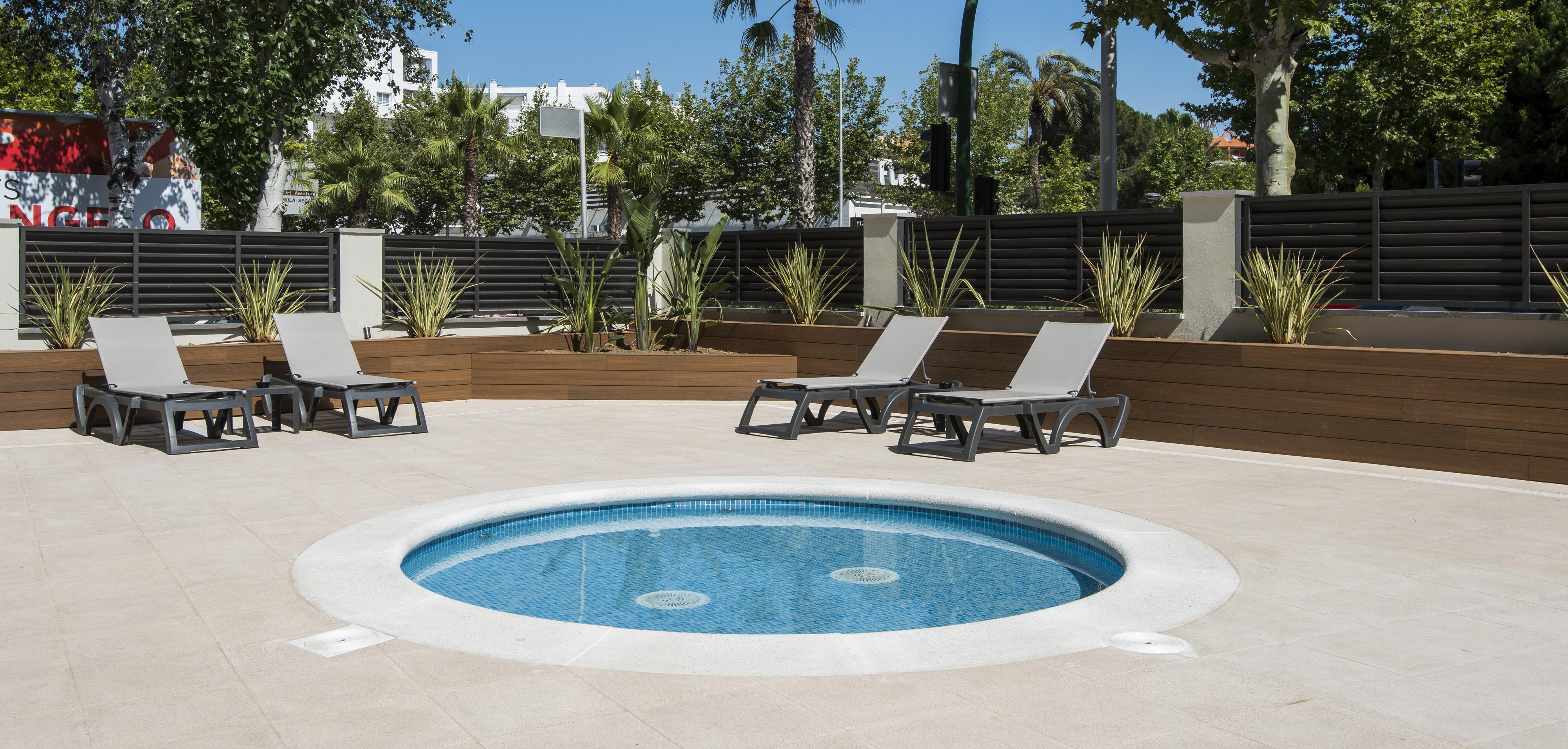 California Apartments ซาลอว์ ภายนอก รูปภาพ