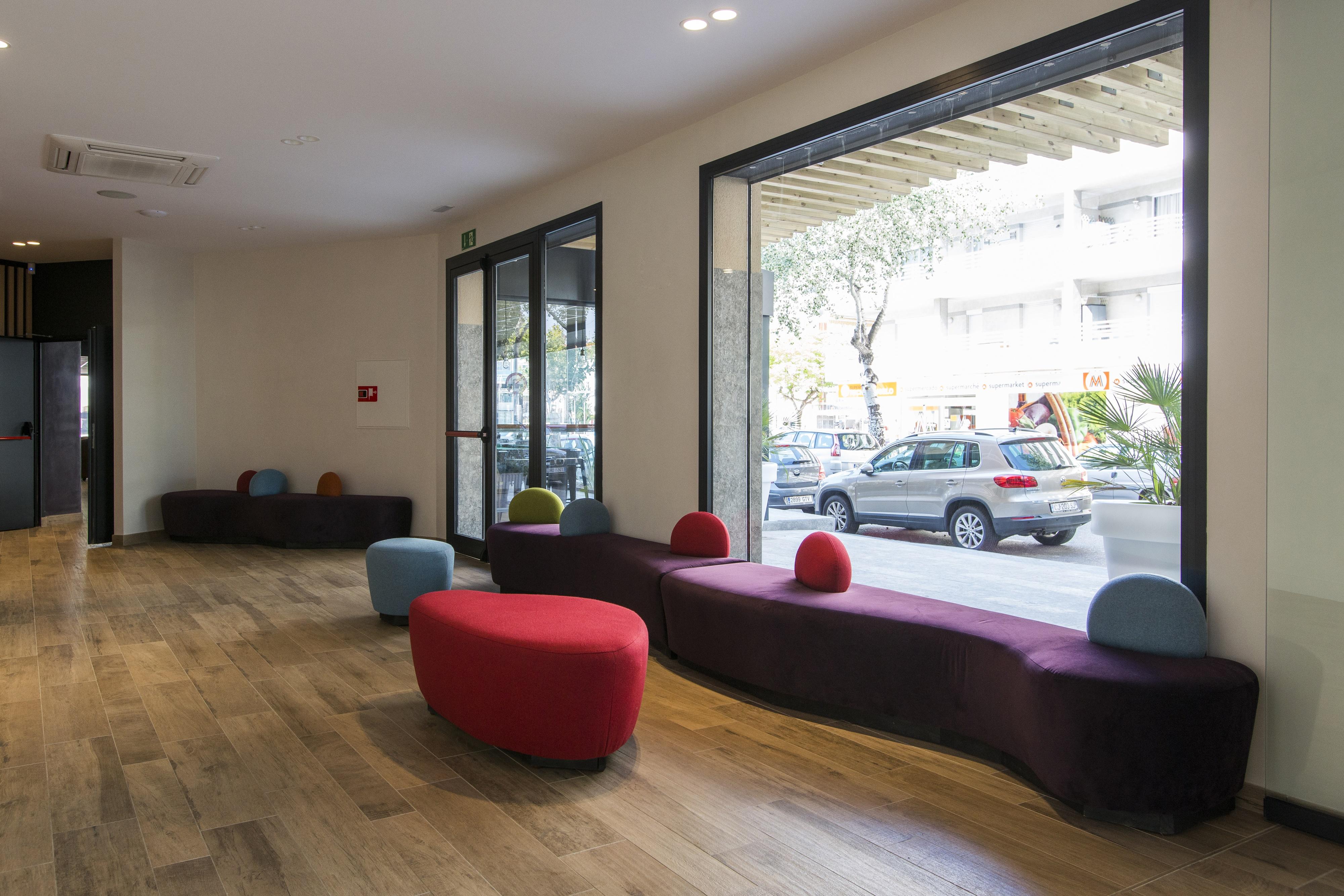 California Apartments ซาลอว์ ภายนอก รูปภาพ