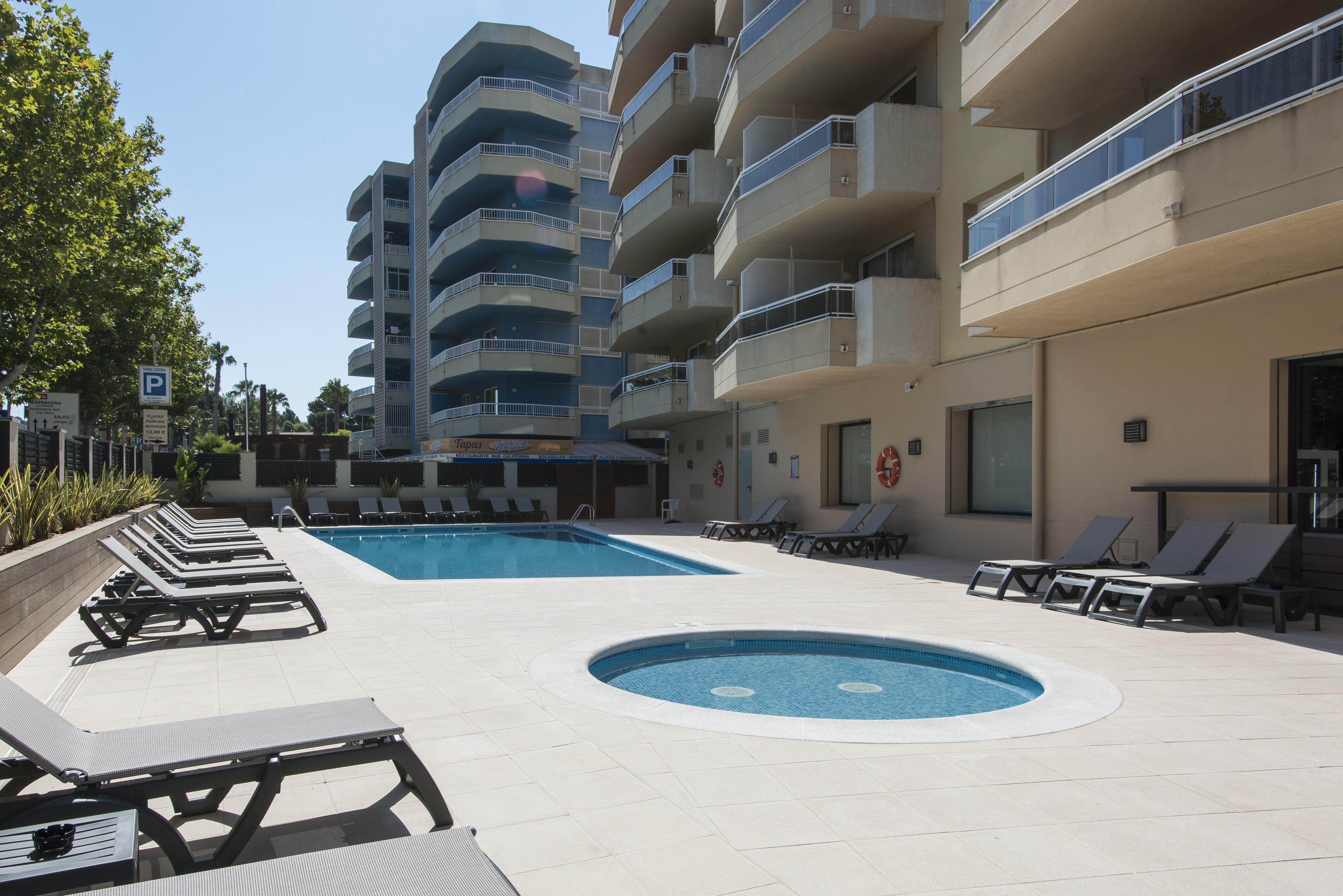 California Apartments ซาลอว์ ภายนอก รูปภาพ