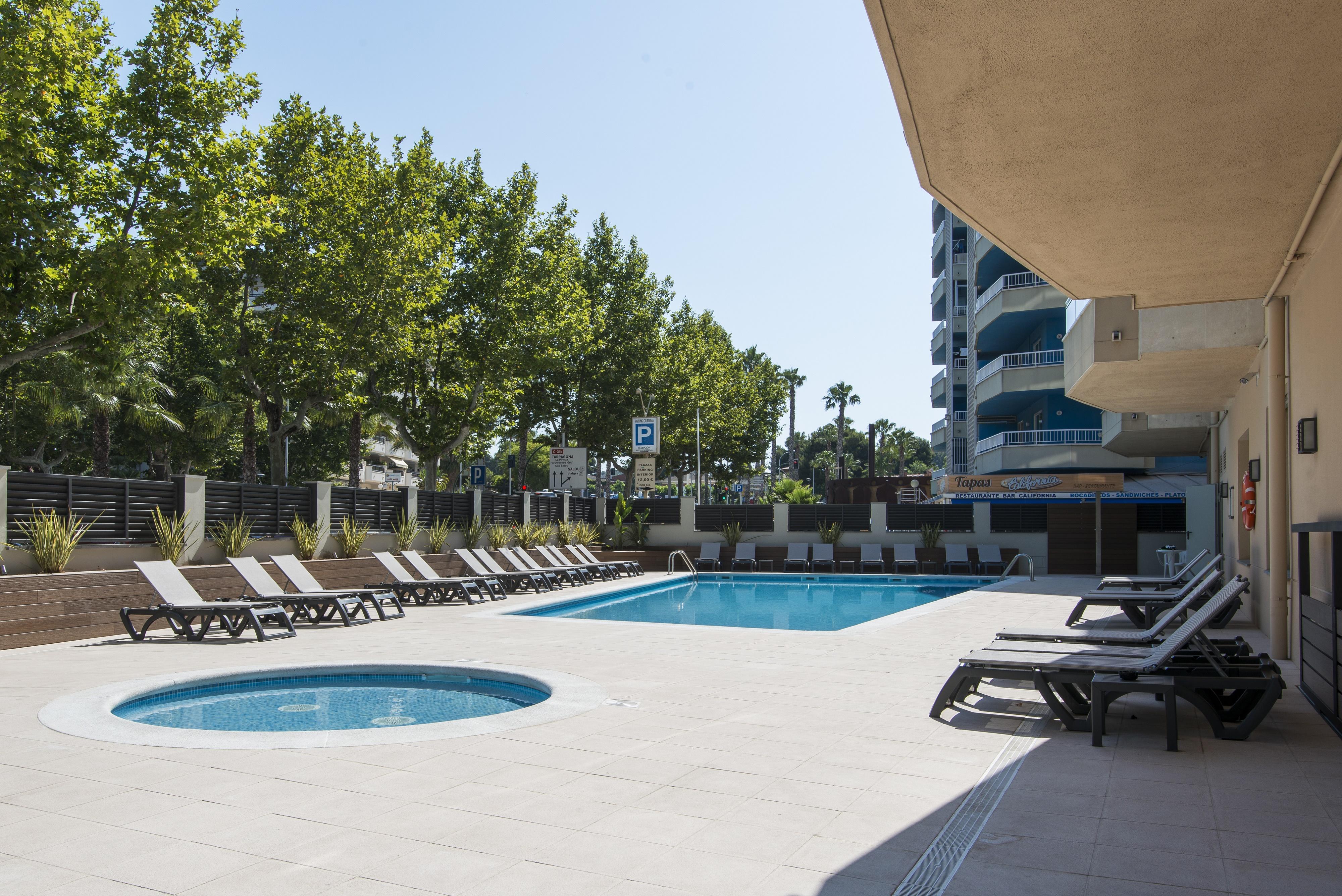 California Apartments ซาลอว์ ภายนอก รูปภาพ