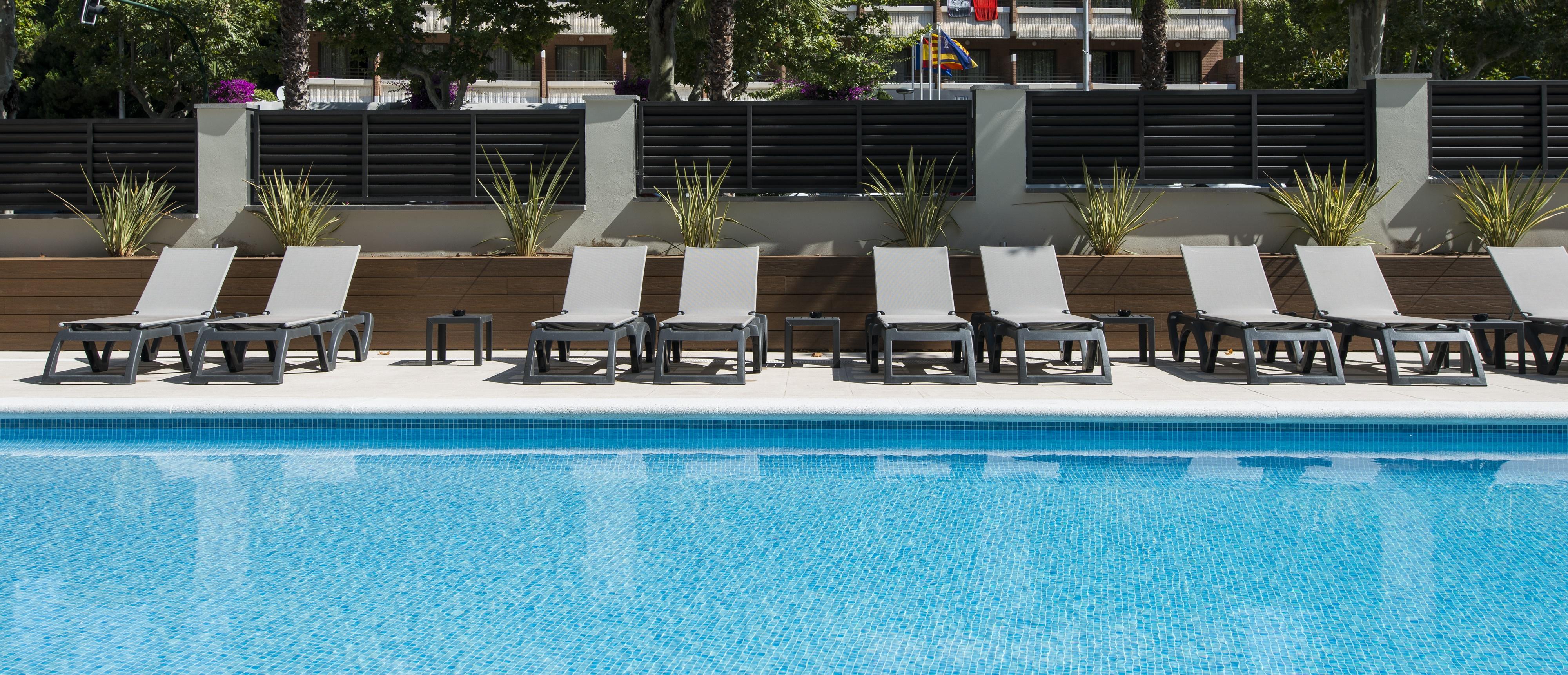 California Apartments ซาลอว์ ภายนอก รูปภาพ