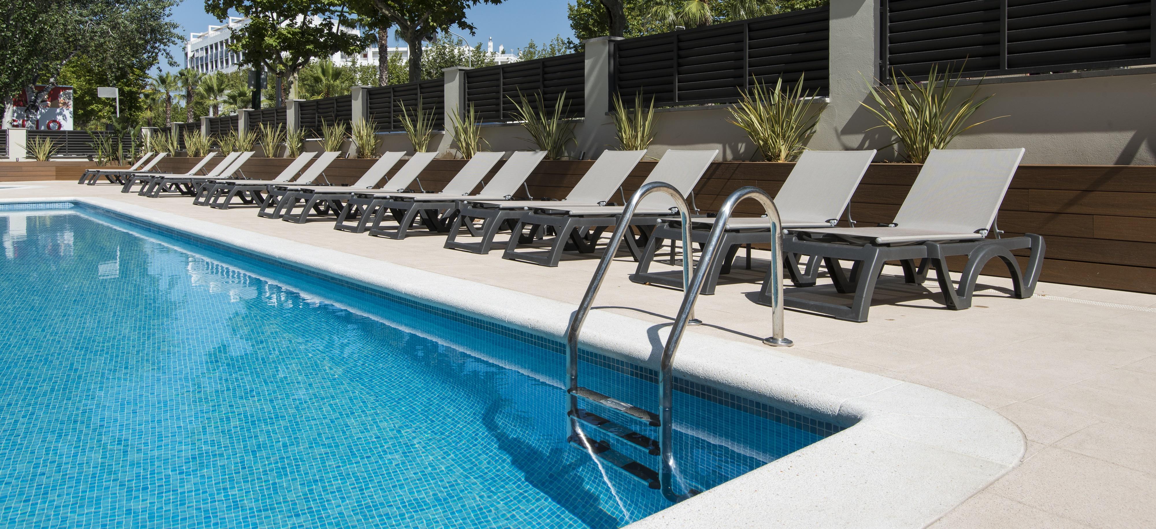 California Apartments ซาลอว์ ภายนอก รูปภาพ