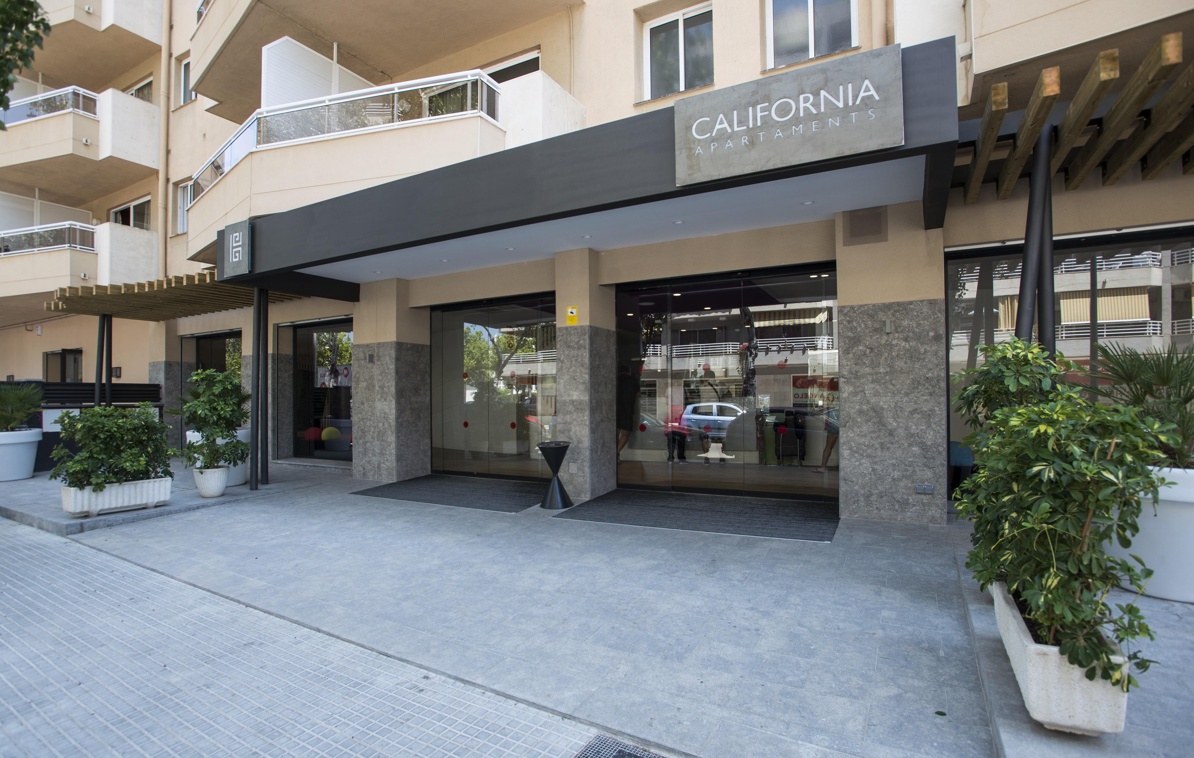 California Apartments ซาลอว์ ภายนอก รูปภาพ