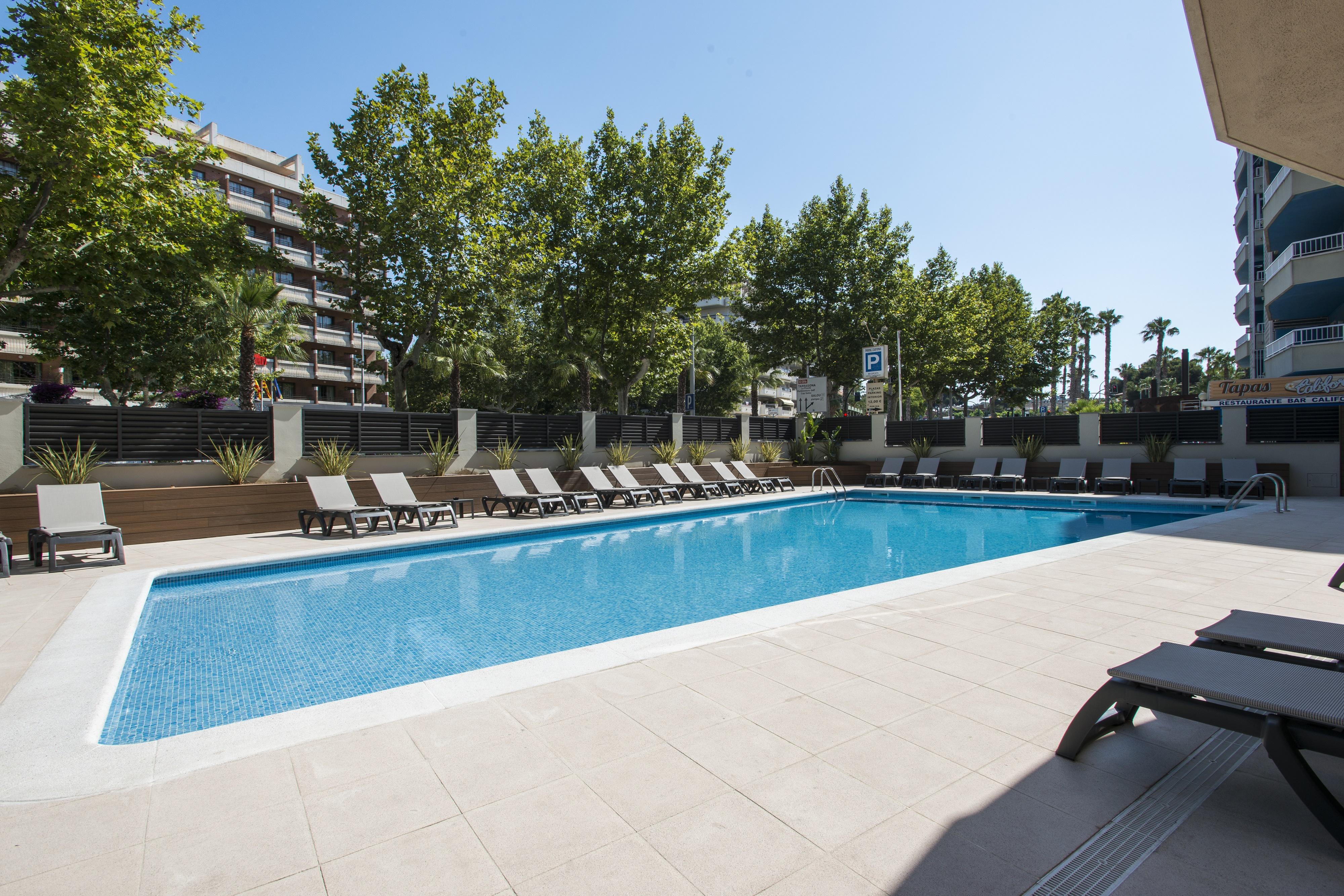 California Apartments ซาลอว์ ภายนอก รูปภาพ