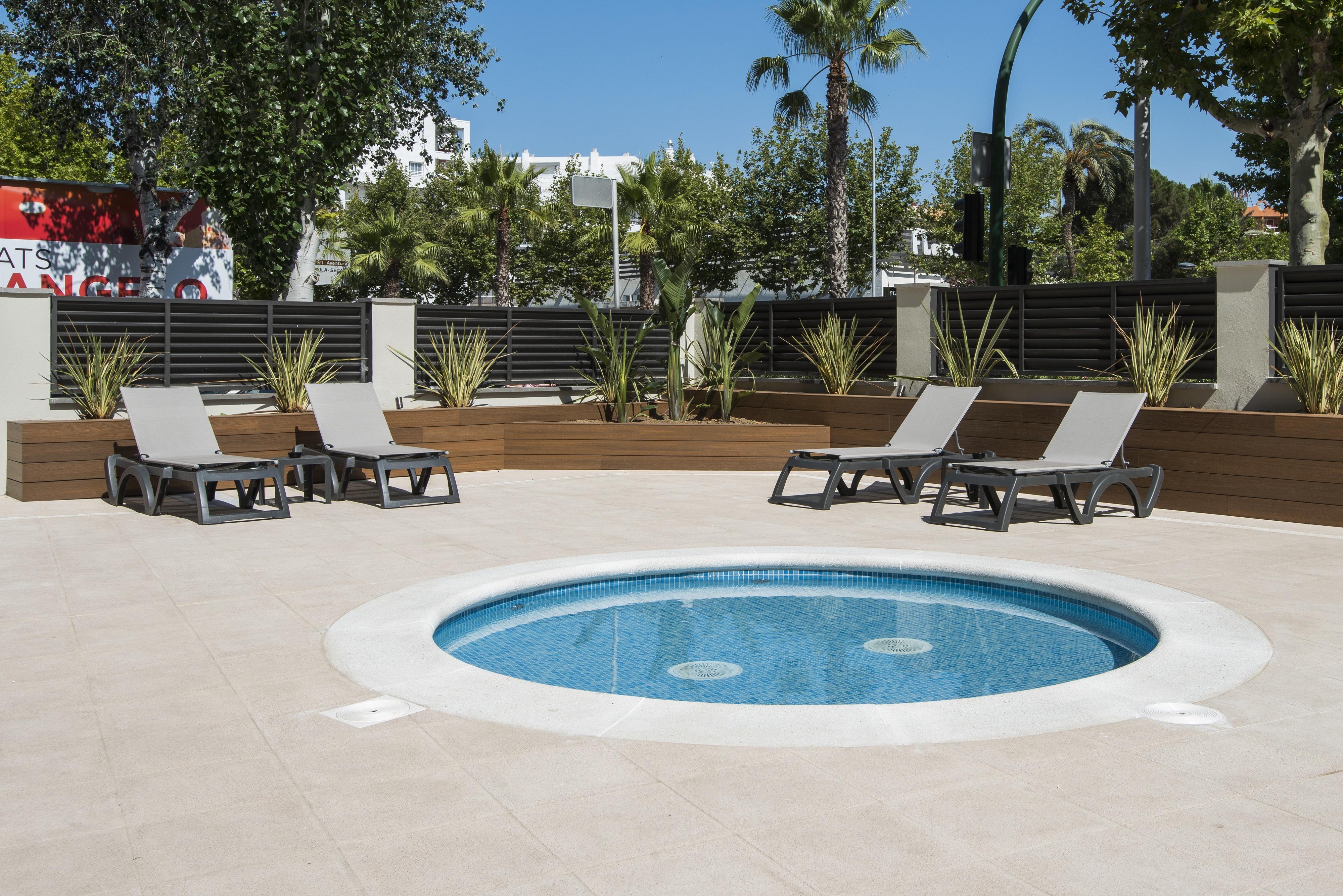 California Apartments ซาลอว์ ภายนอก รูปภาพ