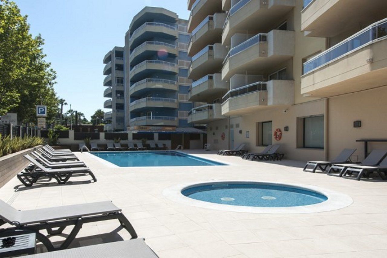 California Apartments ซาลอว์ ภายนอก รูปภาพ