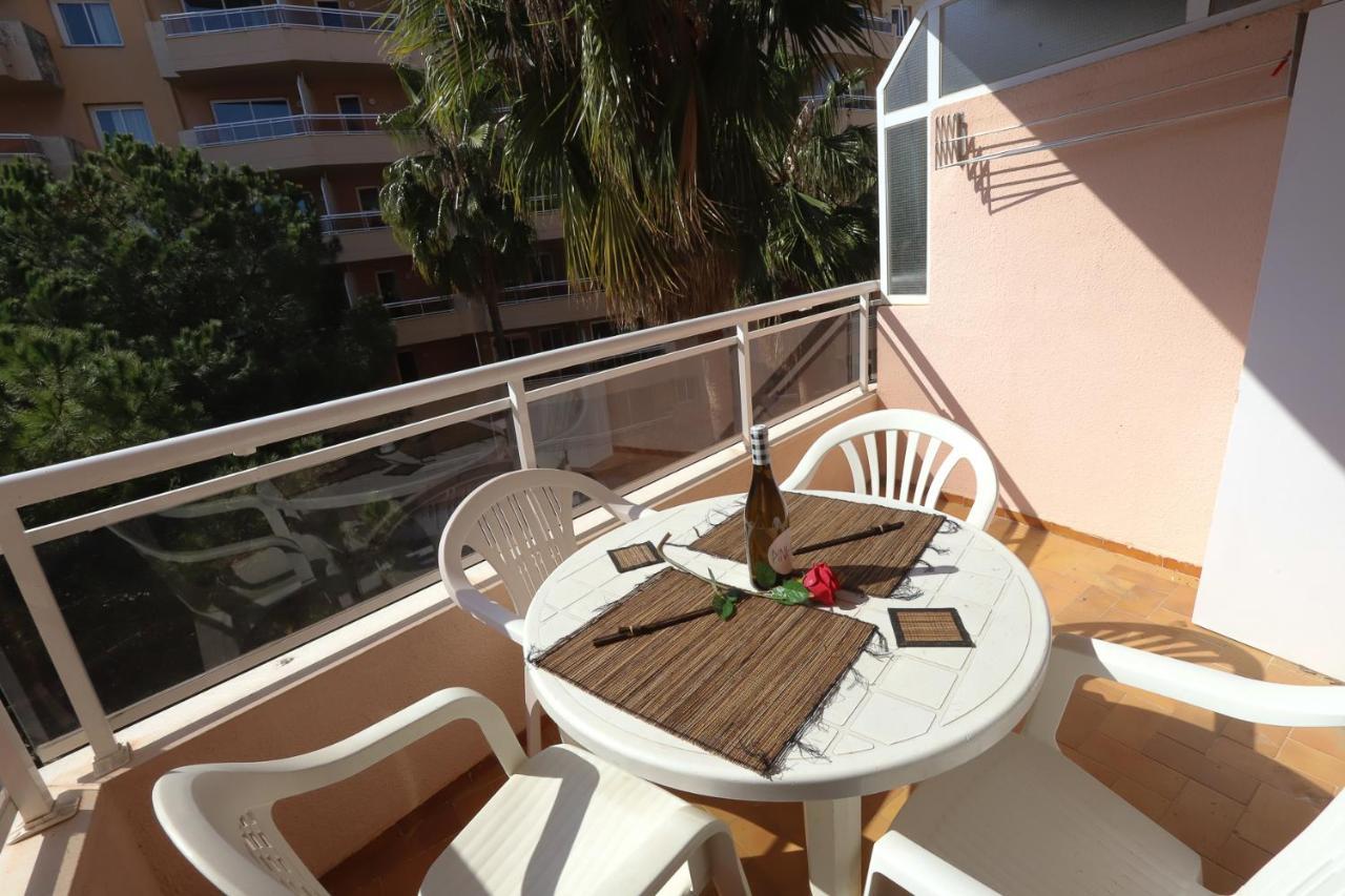 California Apartments ซาลอว์ ภายนอก รูปภาพ